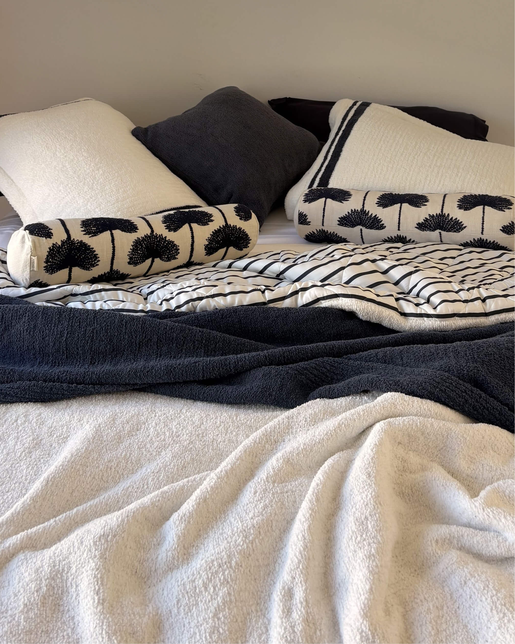 Amarena Snug Striped Comforter - Image 3