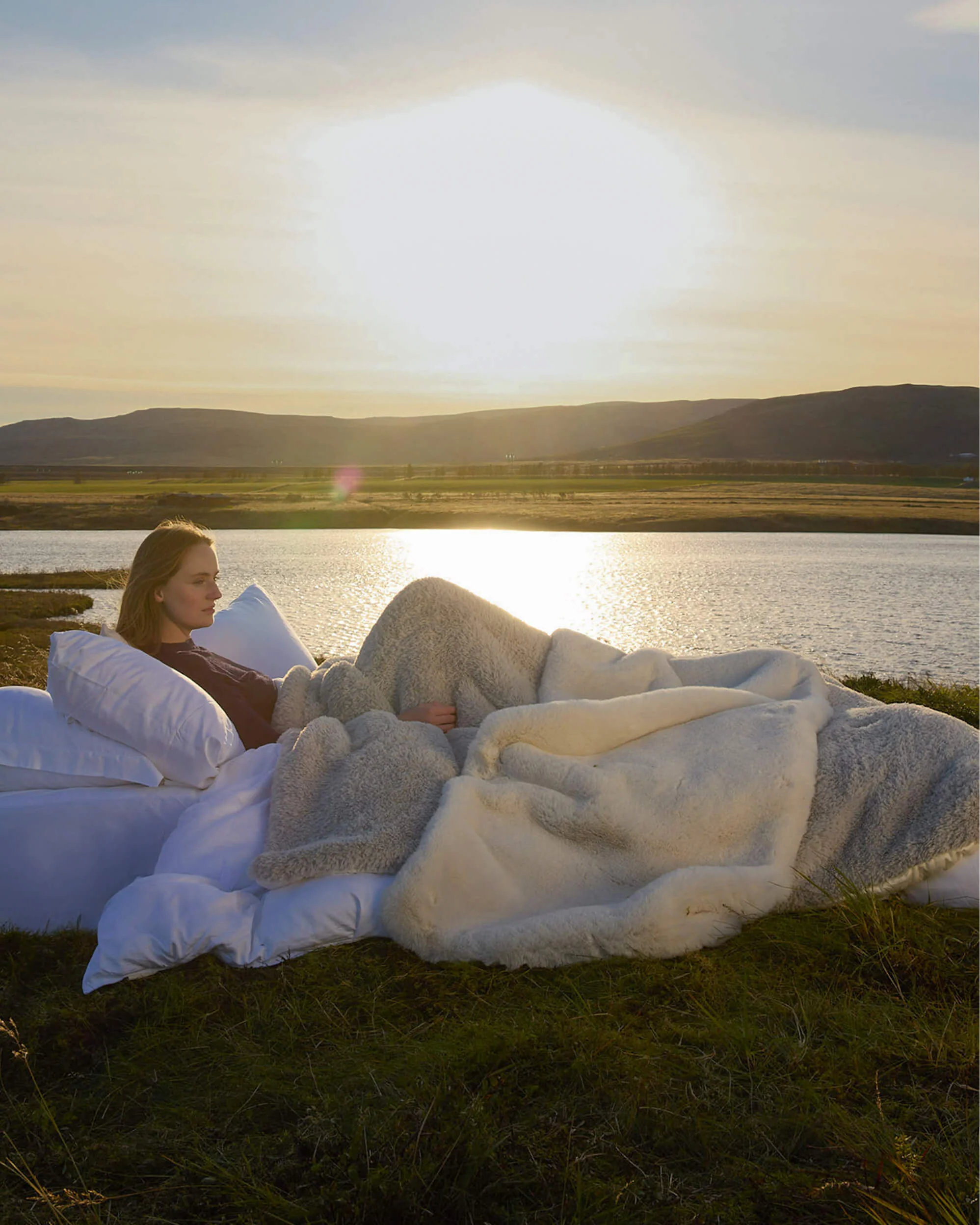 Breathable Faux Fur Comforter - Image 5