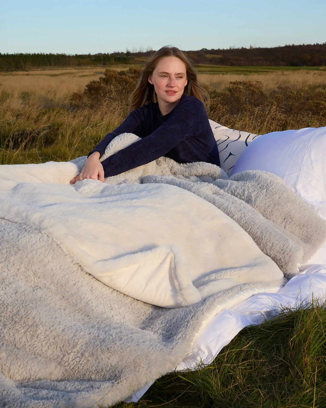 Breathable Faux Fur Comforter - Image 3