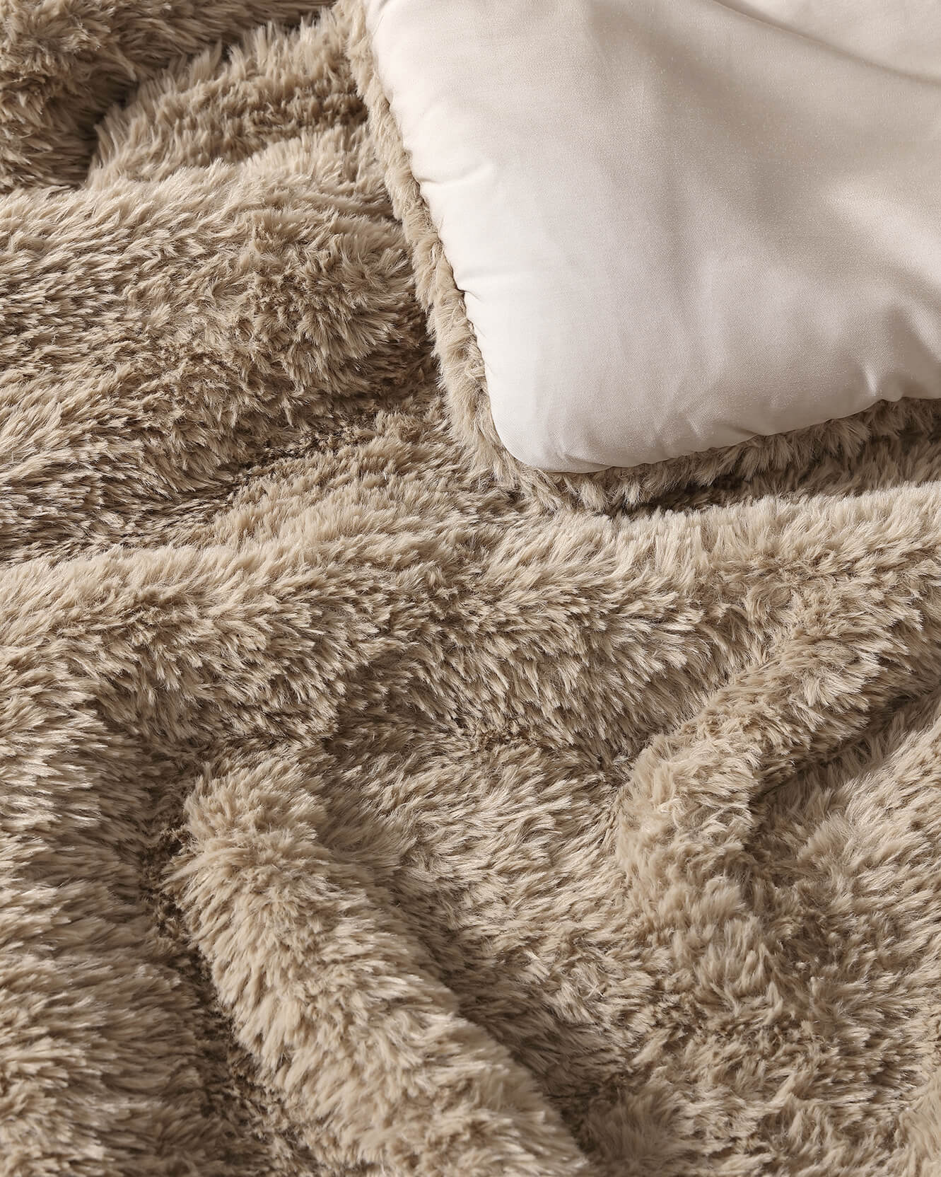 Breathable Faux Fur Comforter - Image 8