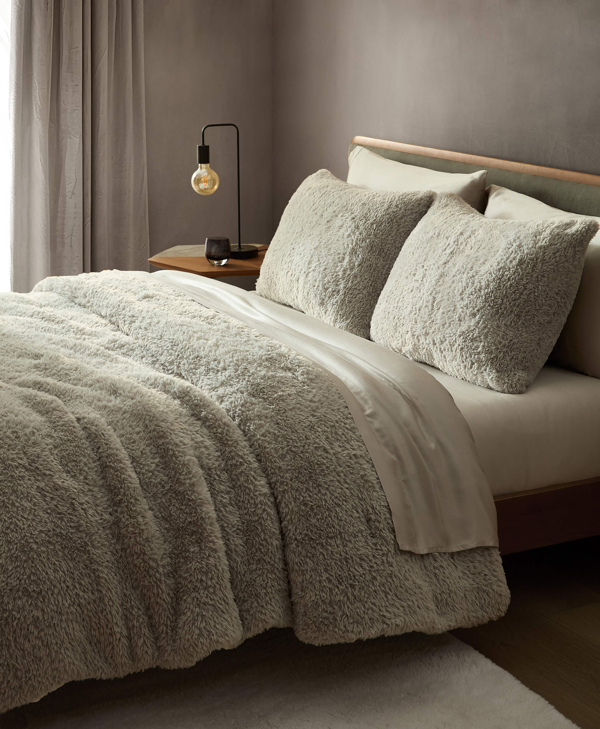 Breathable Faux Fur Comforter - Image 4