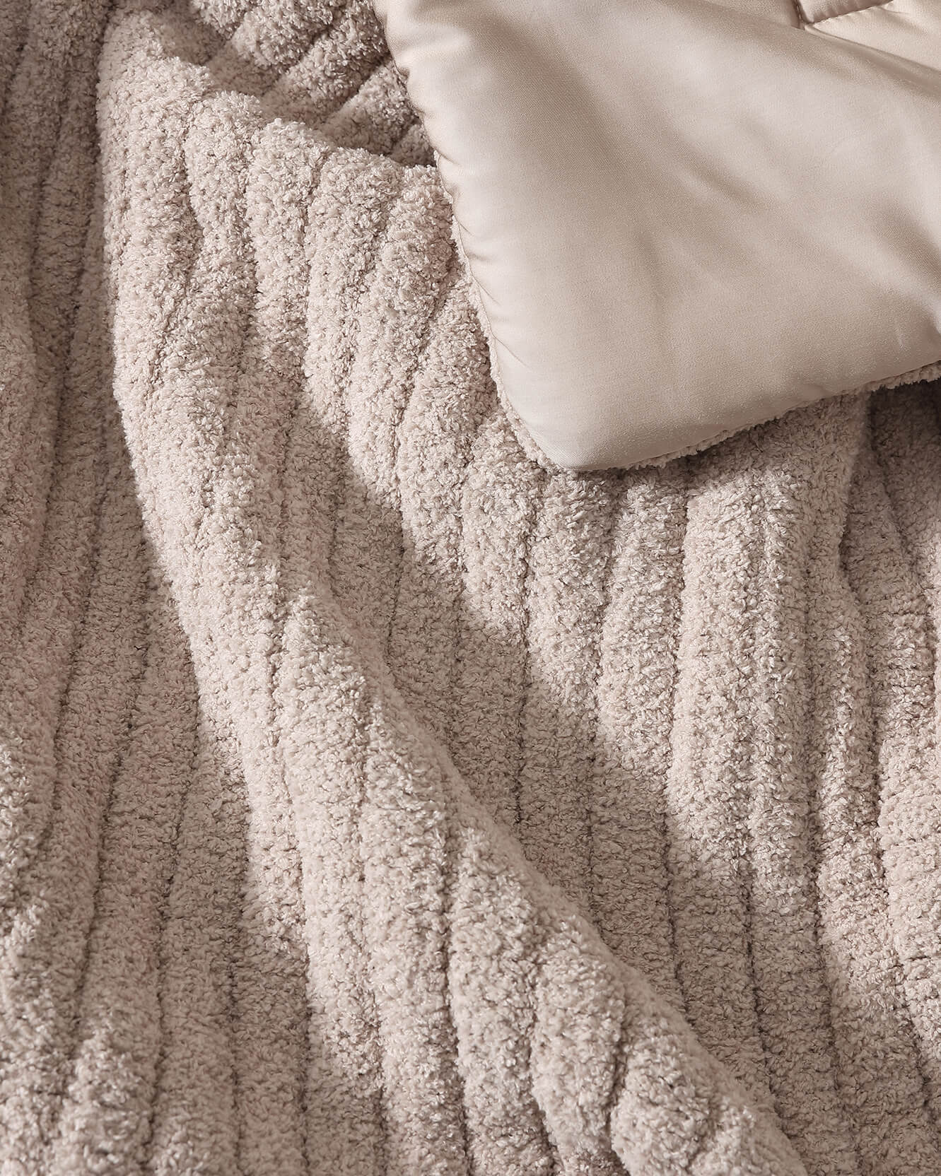 Snug Piped Comforter - Image 15